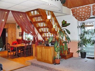 Dunakeszin Dunaparttól 1 percre, 2 generációs családi ház kis kerttel eladó