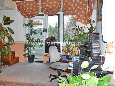 Dunakeszin Dunaparttól 1 percre, 2 generációs családi ház kis kerttel eladó