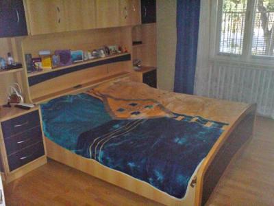 Szadán fõ út mellett, kétszintes családi ház bérbeadó!  