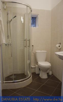 26 m2-es, felújított, emeleti garzon a Teleki László térnél