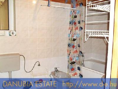 32 m2-es, emeleti garzon eladó a Lovag utcában