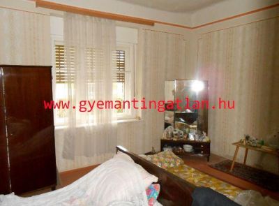 Zombán kis családi ház jó áron!