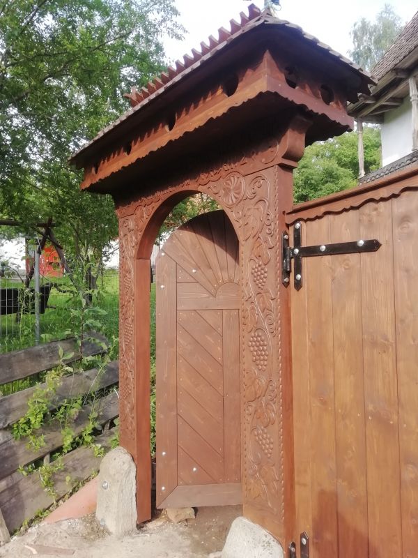  Székelykapuk, kopjafák, fafaragás,faragott bölcső, hagyományőrzés, székelytermék Székelykapuk, kopj