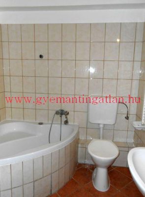 Szekszárdon újszerű, erkélyes 68 nm-es lakás!