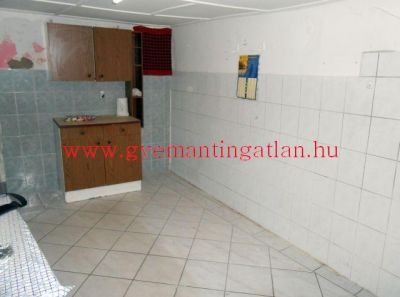 Szekszárd újvárosi részén felújítandó családi ház