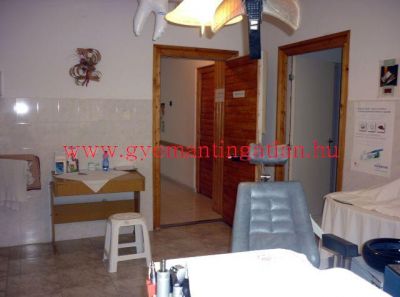 Szekszárdon orvosi rendelőként működő lakás eladó!