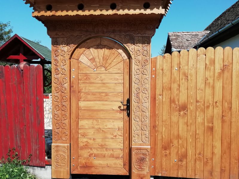  Székelykapuk, kopjafák, fafaragás,faragott bölcső, hagyományőrzés, székelytermék Székelykapuk, kopj
