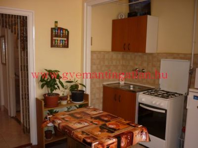 Eladó ingatlan Szekszárd felújított tégla lakás