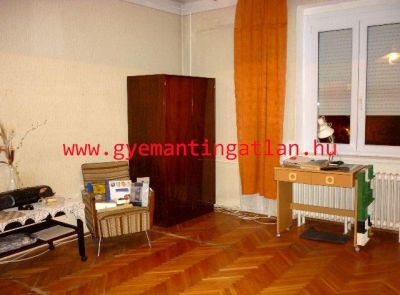 Szekszárdon 60 nm-es tégla lakás eladó!