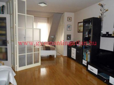 Szekszárdon 86 nm-es igényes lakás eladó