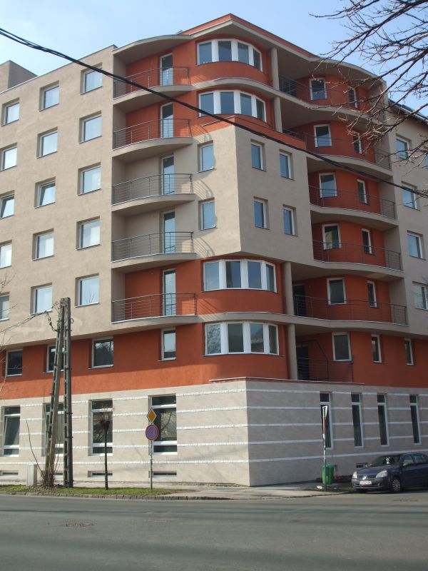 Impozáns iroda privát tetőterasszal