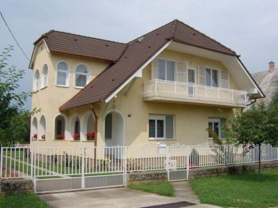 Balatoni kiadó ház& apartman