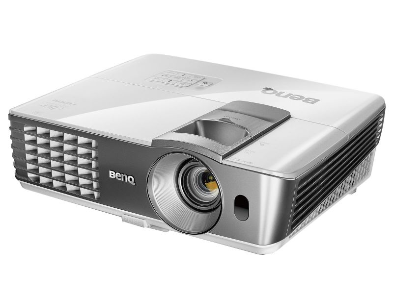 PROJEKTOR ÉS VÁSZON 24 ÓRÁRA