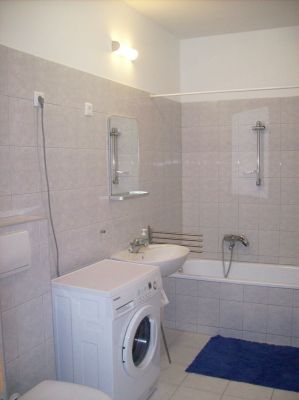 Kiadó 2 szobás új lakás az Oktogonnál