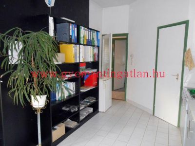 Szekszárd belvárosi 60 nm-es lakás