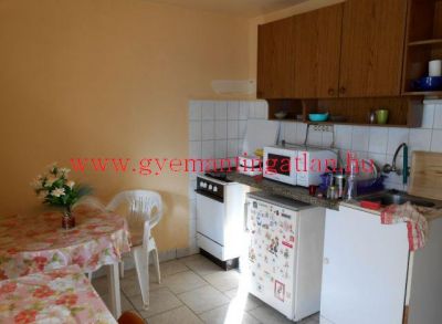 Szekszárdon 75 nm-es családi ház melléképületekkel, pincével eladó