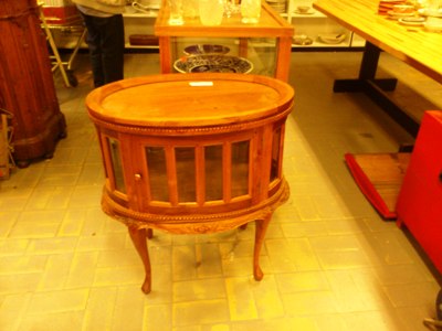 Chippendale stílusú vitrines szekrény