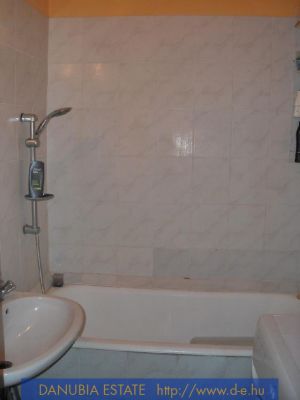 XIX. kerületben 54 m2-es, napfényes, metro közeli lakás eladó