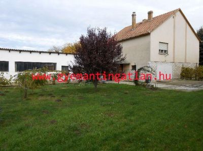 Zombán nagy családi ház eladó
