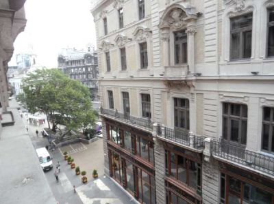 V.ker. Kígyó utcában eladó 2 szobás lakás