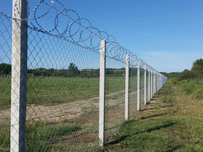 Vadháló, betonoszlop, kerítésépítés, drótháló, drótfonat, kerítés drót, kerítés építés, vadkerítés