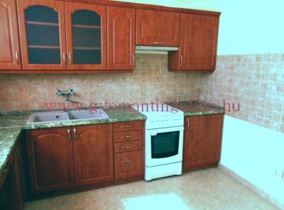 Szekszárd központ közeli, igényes 88 nm-es lakás eladó!