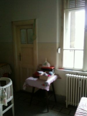 Belvárosi polgári lakás felújitás előtt áron alul eladó