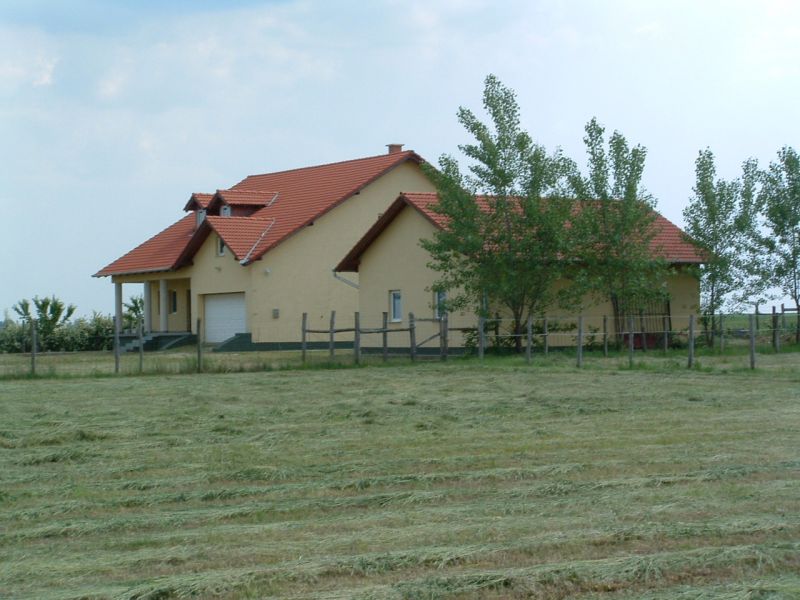 150 m2 alap terület Baracskán, tanya eleaó