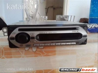 CD-s, MP3-as, USB-s, AUX-os, fejegységek