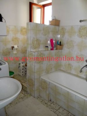 Eladó családi ház Szekszárd jó környékén 3200435