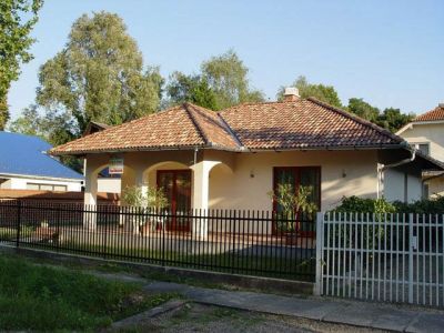 Balatoni nyaraló kiadó a vízpartnál