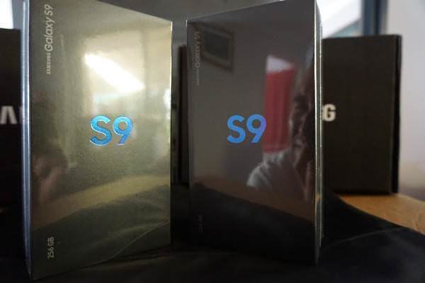 Apple iPhone X and Samsung Galaxy S9