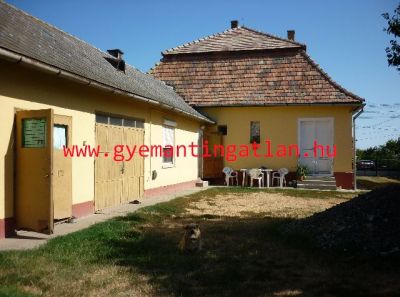 GAZDÁLKODÁSRA IS ALKALMAS CSALÁDI HÁZ ZOMBÁN!