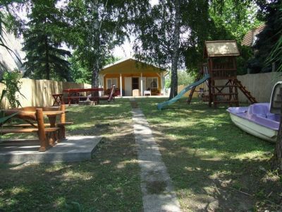 Bérelhető vízparti nyaralók