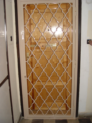 biztonsági ajtó,páncélajtó,rácsajtó,ajtórács,ablakrács,rácsablak,hevederzár,zárszerelés,gordiusz.