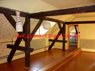 Szekszárd belvárosában polgári ház eladó