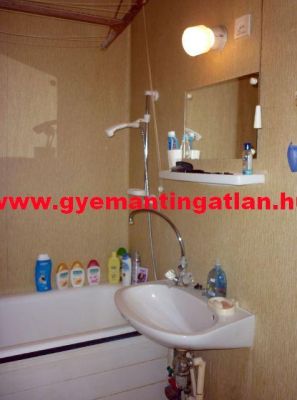 Szekszárdon, 28 nm-es, 1 szobás lakás eladó!