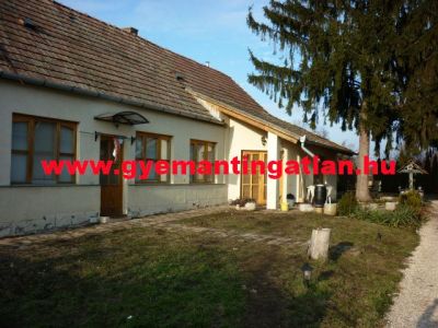Eladó szép, egyedi családi ház Tengelic 3200396