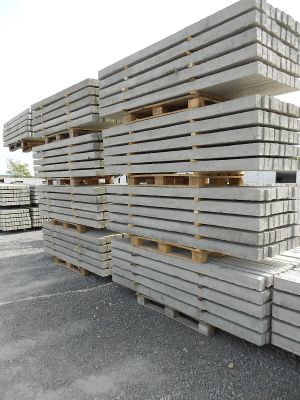 Betonoszlop , drótfonat , drótkerítés építés