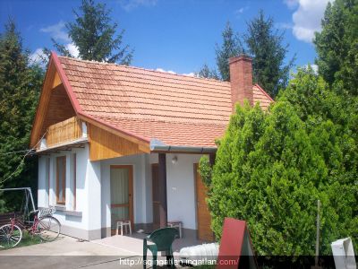 Üdülő övezeti ház 