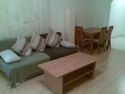 Kiadó 2 szobás újszerű lakás az Oktogonnál