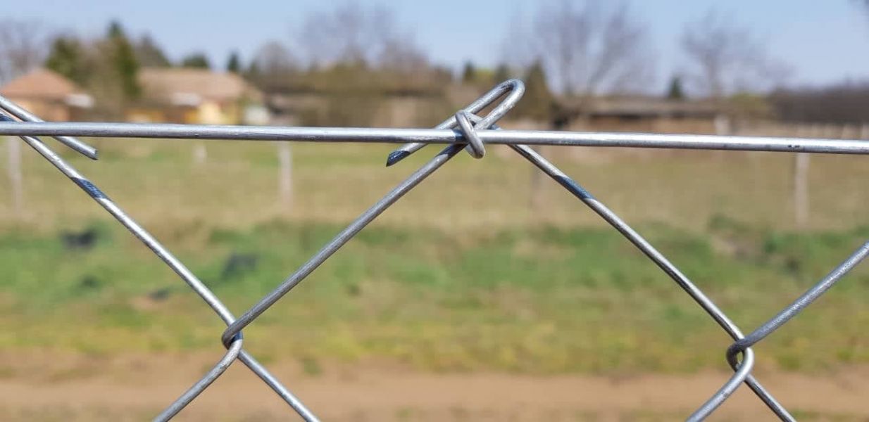 Vadháló, betonoszlop, kerítésépítés, drótháló, drótfonat, kerítés drót, kerítés építés, vadkerítés