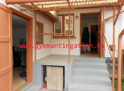 Zombán kis családi ház jó áron!