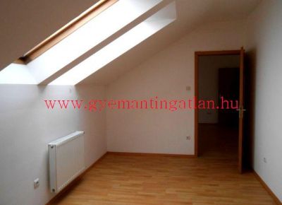 Szekszárdon újszerű, erkélyes 68 nm-es lakás!