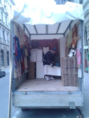 KÖLTÖZTETÉS FUVAROZÁS LOMTALANÍTÁS 06203936008