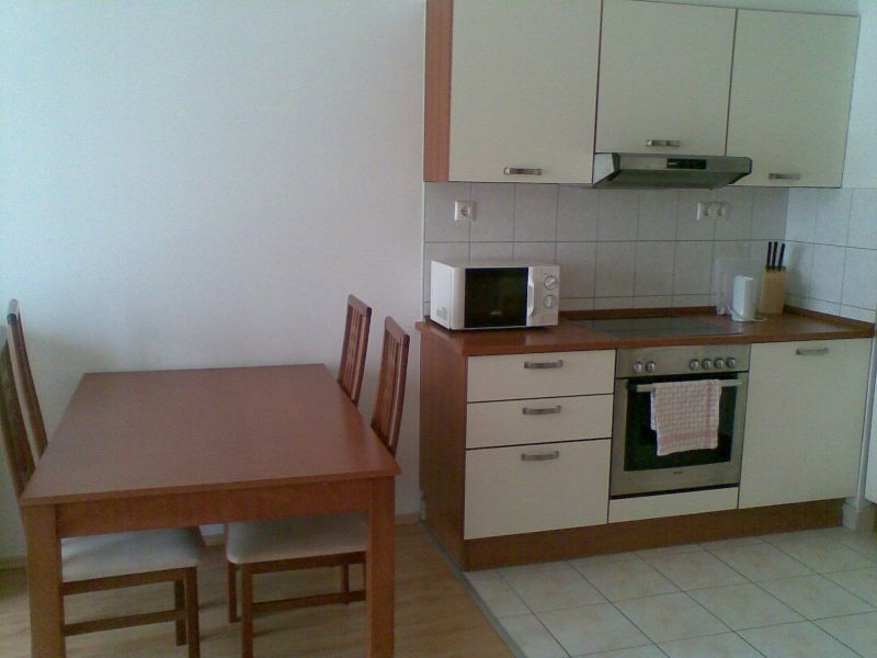 Eladó 2 szobás újszerű lakás az Oktogonnál