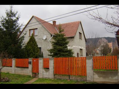 Gyönyörű,csendes helyen eladó szaládi ház.