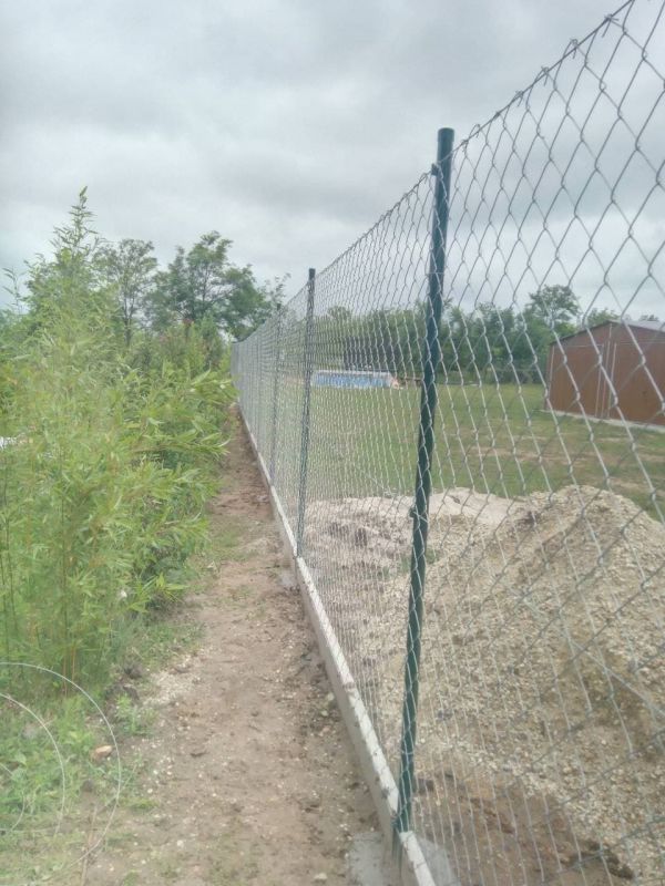 Vadháló, betonoszlop, kerítésépítés, drótháló, drótfonat, kerítés drót, kerítés építés, vadkerítés