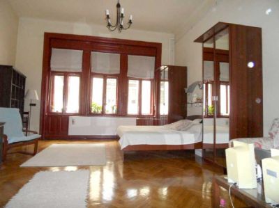 V.ker. Kígyó utcában eladó 2 szobás lakás