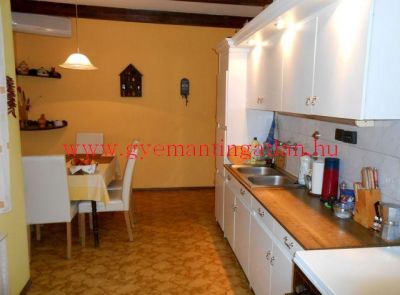 Szekszárd központi modern lakás eladó